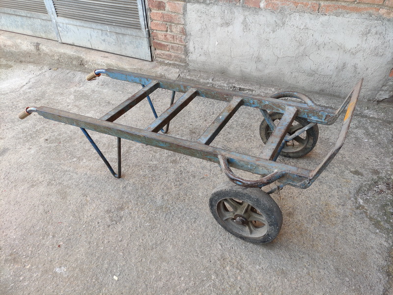 carretilla almacen rueda rigida metal 136x60x65 1u